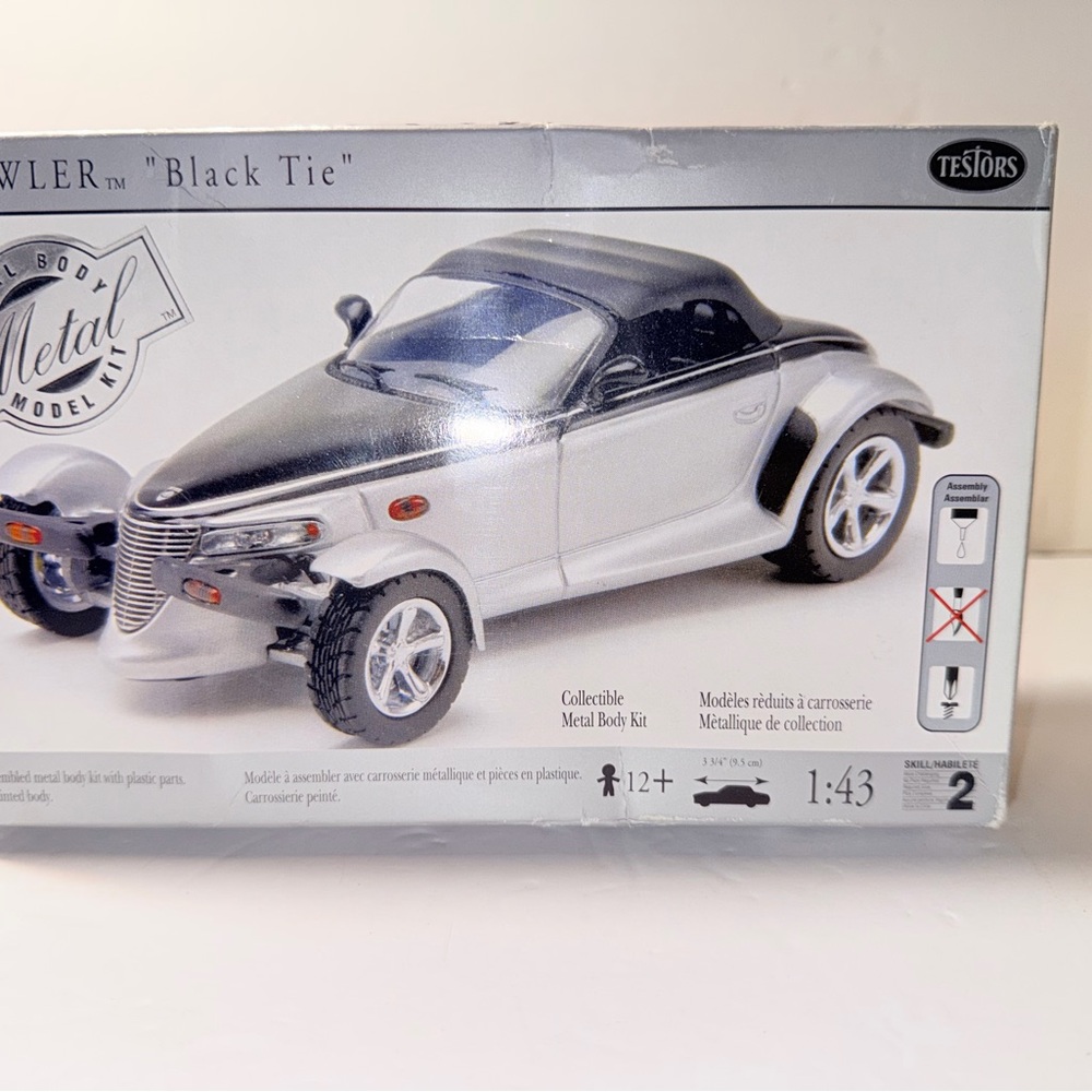 Prowler Black Tie Model Kit - Silver and Black